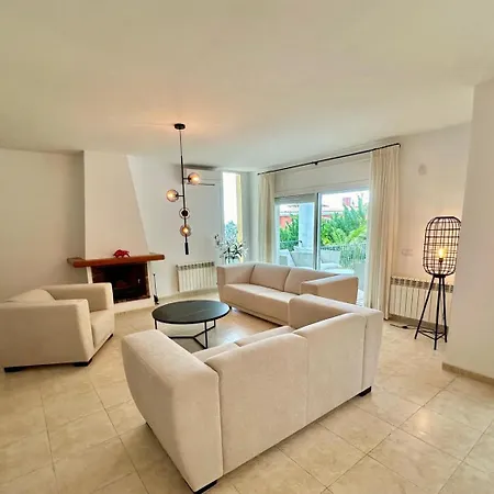 Villa Carrera