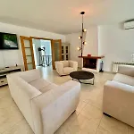Villa Carrera *